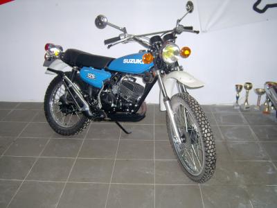 MOTO SUZUKI TS