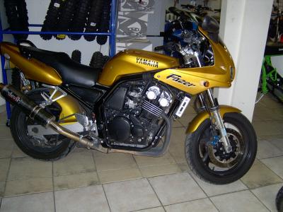 MOTO YAMAHA FAZER