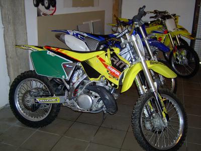 MOTO SUZUKI RM