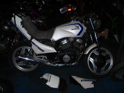 MOTO HONDA 500 VT