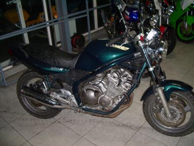 MOTO YAMAHA 600 XJN