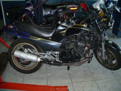 MOTO KAWASAKI 900 NINJA