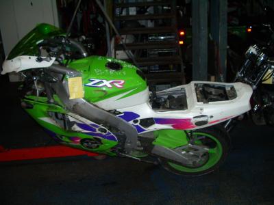 MOTO KAWASAKI 400 ZXR