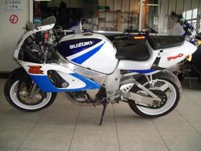 MOTO SUZUKI 750 GSXR