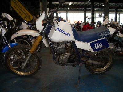 MOTO SUZUKI 600 DR 