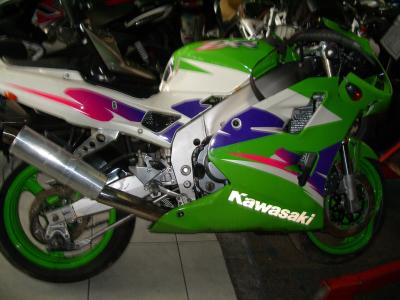 MOTO KAWASAKI 400 ZXR