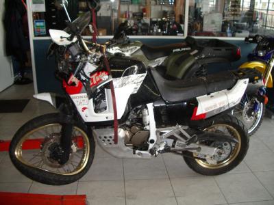 MOTO HONDA 750 AFRICA TWIN