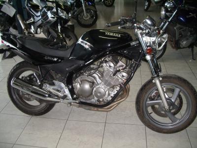 MOTO YAMAHA 600 XJN