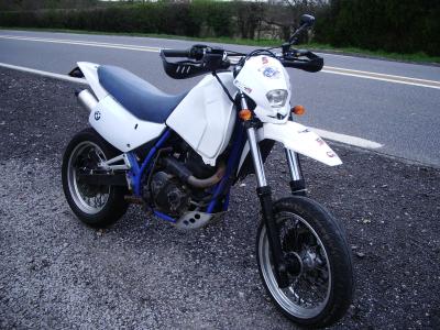 MOTO SUZUKI 650 DRSE