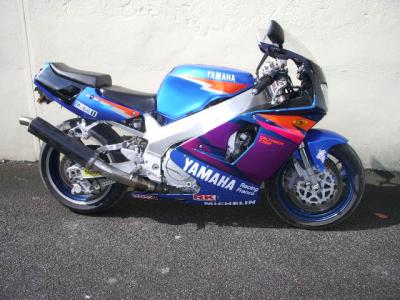 MOTO YAMAHA YZF