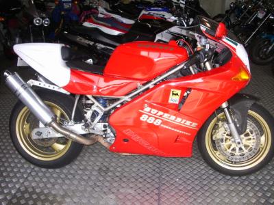 MOTO DUCATI 888 STRADA