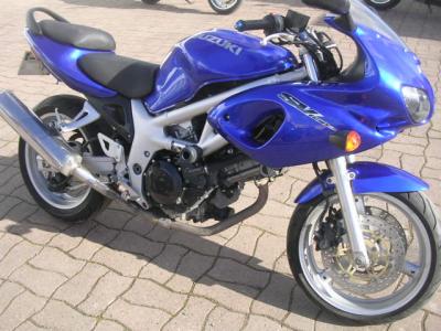 MOTO SUZUKI SVS