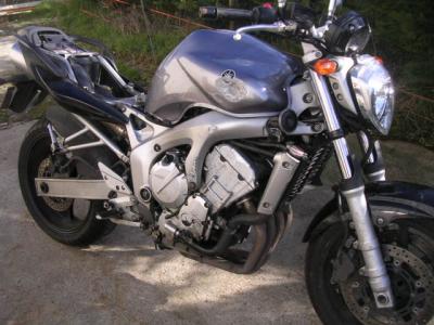 MOTO YAMAHA FZ6