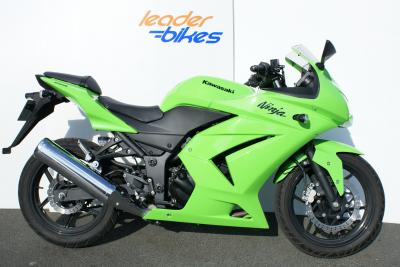MOTO KAWASAKI ninja