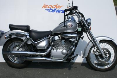 MOTO SUZUKI INTRUDER